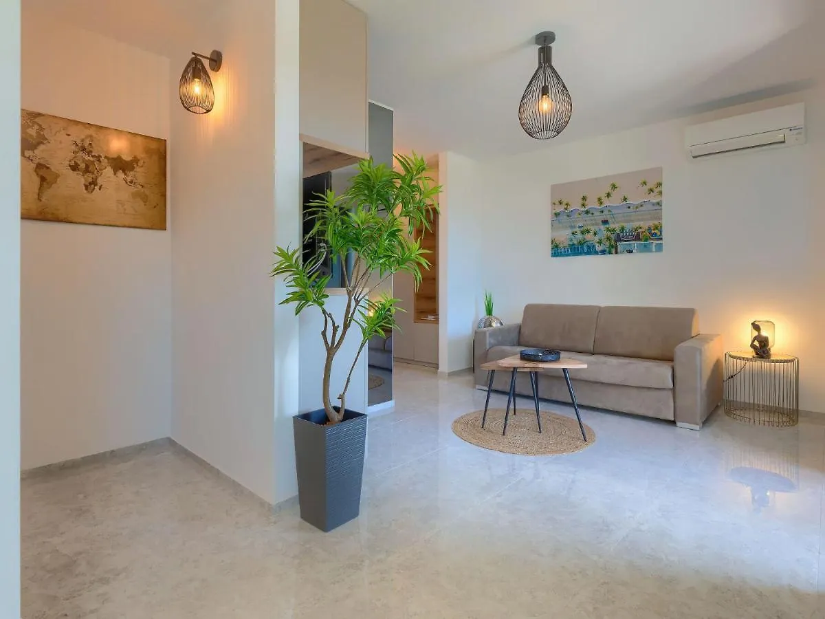 Apartment Wing 77 By Interhome Pola 0*,  Croazia