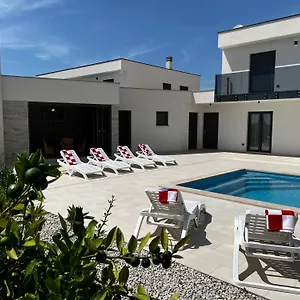  Villa Mare - Modern With Swimming Pool And Jacuzzi