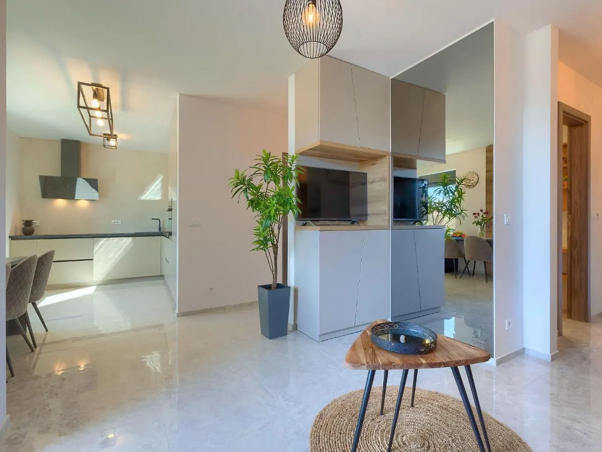 Apartment Wing 77 By Interhome 普拉
